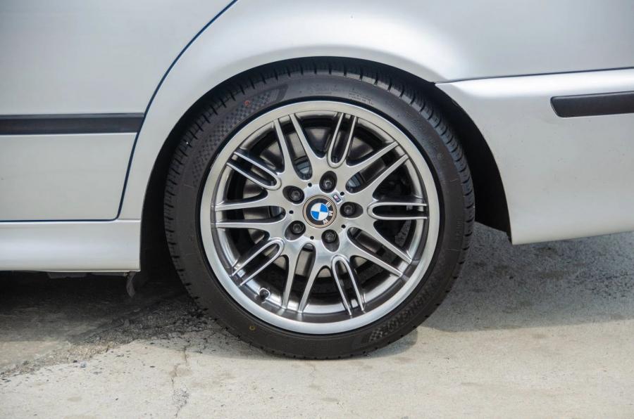 Колеса BMW M5 (E39) 2003 года  (фото 122 из 148)